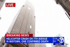 Felhőkarcolóba csapódott egy helikopter New Yorkban