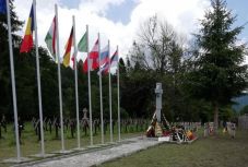 Úzvölgyi katonatemető: halogatja a bákói prefektus a Dormánfalva ellen kilátásba helyezett pert