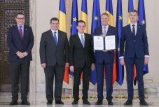 Aláírták az ellenzéki pártok az államfő által javasolt megállapodást