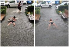 Tömbháza bejárata előtt lubickol egy romániai férfi