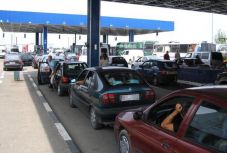  Egy órás várakozási idő a nagylaki autópálya-határátkelőnél