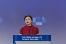 Jourová: Romániának nem kell tartania a 7-es cikkely aktiválásától