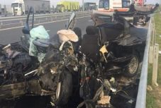 Két nagyapa és egy 5 éves gyerek vesztette életét az A1-es autópályán