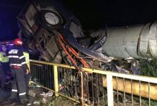 Tragikus baleset, lopott autóval: egy 16 éves fiú meghalt, két barátja kómában van