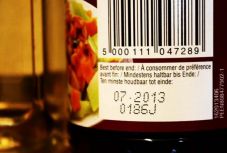 Lejárt szavatosságú ételeket evett egy éven át: nem halt meg, beszámolt róla