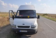 Vádat emelnek Magyarországon a migránsokat kisbuszokba zsúfoló román embercsempészek ellen