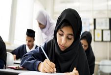 Ausztriában a muszlim tanulók neve mellett fel kell tüntetni az „iszlám” megjelölést is