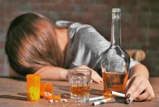 Negatív gyermekkori élmények hatására alakulhatnak ki a szenvedélybetegségek