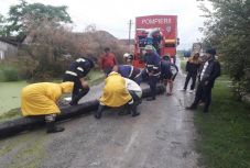 Több mint 1800 tűzoltót vetettek be a vihar- és árvízkárok enyhítésére