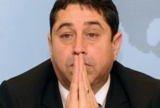 Jogerősen felmentették a korrupció vádja alól Cristian David volt belügyminisztert