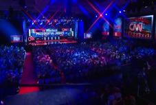 A demokrata elnökjelölt-aspiránsok vitáján főként Donald Trumpot és Joe Bident támadták