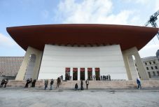 Utcára vonulnak Bukarestben a színészek