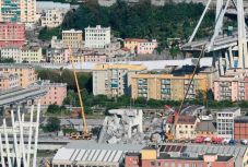 Felrobbantották a tavaly leomlott genovai híd csonka pilléreit