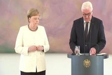 Remegési rohamok lettek úrrá Merkelen, de állítják, hogy a német kancellár egészséges