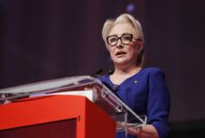 Dăncilă autópályákról és külföldi szavazatokról beszélt a PSD kongresszusán