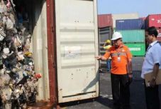 Több tíz konténernyi szemetet szállítottak vissza Kanadába