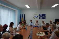 Az ALDE 18 tanácsosát zárta ki a rossz választási eredmények miatt