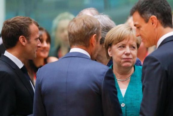 EU-csúcs: véget értek a kétoldalú megbeszélések, Tusk szűk körű egyeztetést folytat
