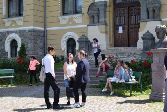 Csíkszeredai diákok a román érettségiről: „Megbukni úgysem fogunk!”