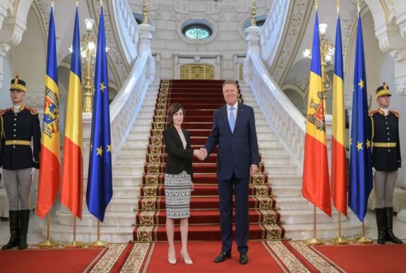 Maia Sandu moldovai kormányfőt fogadta Klaus Johannis