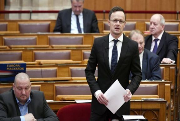 Szijjártó: fel kell lépni a magyarellenes kirohanások ellen Romániában