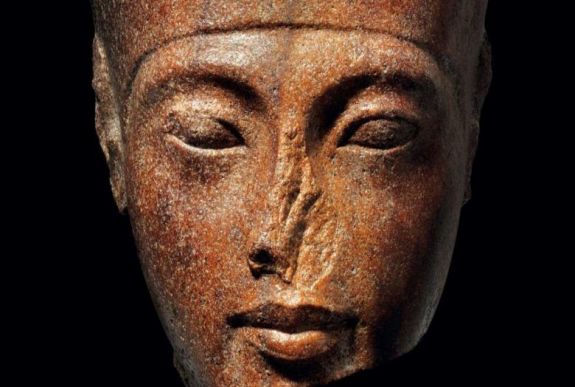 Elárverezték Tutanhamon bronzportréját