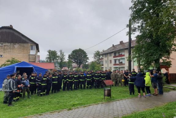 FRISSÍTVE – Megtalálták az eltűnt francia siklóernyőst