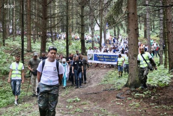 Több mint ötezren vesznek részt a srebrenicai békemenetben
