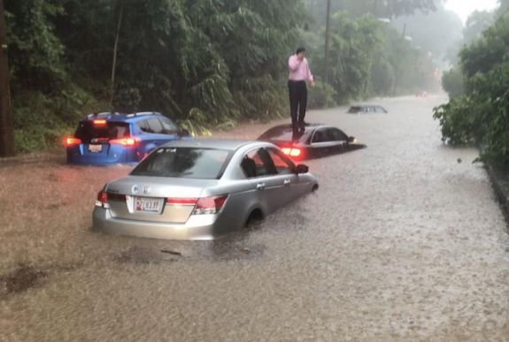 Óriási vihar volt Washingtonban, a Fehér Ház sajtószobáját elöntötte a víz
