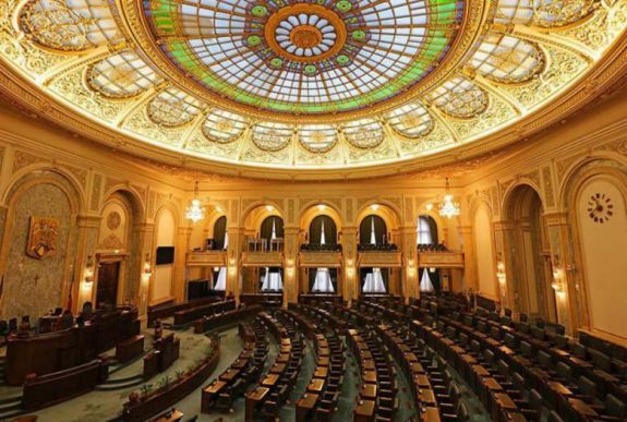 Tavasztól a parlamenti szünetben is hozhat rendeleteket a kormány