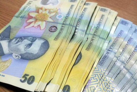 Törvénytervezet: ha középiskolát végeztél, 1263 lej helyett járjon 1494 lejes minimálbér
