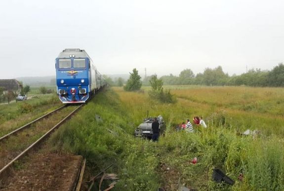 Húszéves fiatalembert gázolt el a vonat