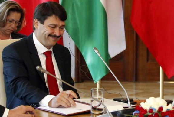 Kihirdette az MTA-törvényt Áder János államfő