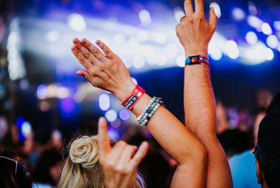 Százmillió forintos bevételhez jutott a Sziget a fesztiválkártyákon felejtett összegekből