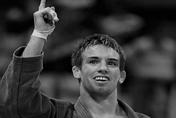 Holtan találták a britek világ- és Európa-bajnok dzsúdósát