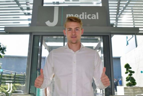 Hivatalos: a Juventus bejelentette Matthijs de Light szerződtetését