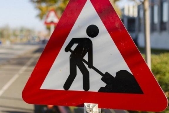 Dolgoznak a Bálványosfürdőre vezető egyik útszakaszon