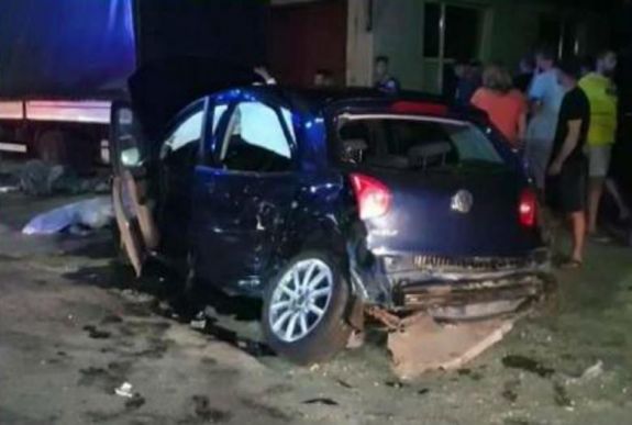 Gyalogost ölt az úttestről kivetődő autó