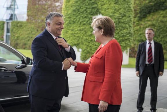 Merkel és Orbán Viktor együtt ünneplik a Páneurópai Piknik évfordulóját