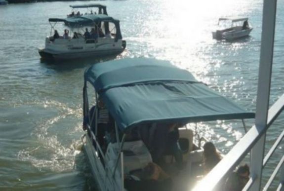 Két turistahajó ütközött a Duna-deltában, többen megsérültek