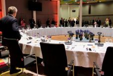 Nincs egyezség a tisztújításról, éjjel felfüggesztették az EU-csúcsot