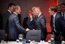 Másodszor is felfüggesztették az EU-csúcsot - kedden folytatódnak a tárgyalások