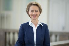 FRISSÍTVE - Ursula von der Leyen német minisztert jelölik az Európai Bizottság élére