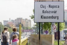 Engedményt tett a kormány az anyanyelvhasználati jogok alkalmazásában