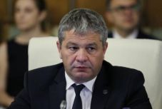 Kezdeményezik a volt egészségügyi miniszter mentelmi jogának a megvonását