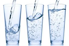 Ásványvízpiaci körkép: nem biztos, hogy egészségesebb, mint a csapvíz, de 500-szor annyiba kerül