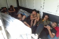 Búvárfelszerelések között elbújt határsértőket találtak a határrendészek