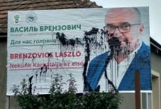 Megrongálták a KMKSZ elnökének a választási plakátjait