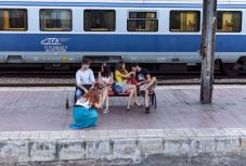 Rossz hírt kaptak a kormánytól az eddig ingyen vonatozó egyetemisták