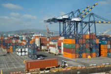 Az amerikai kormányzati hivataloknak amerikai árukat kell vásárolniuk 